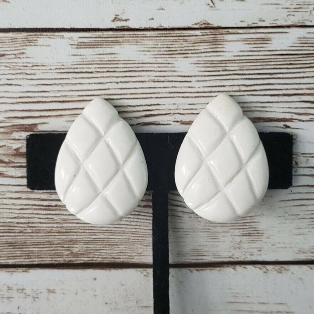 Vintage Clip On Earrings Off White Teardrop Shape with Line Detail